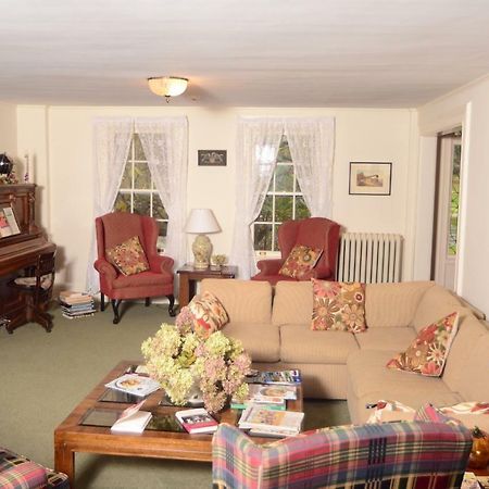 Windflower Inn เกรทบาร์ริงตัน ภายนอก รูปภาพ
