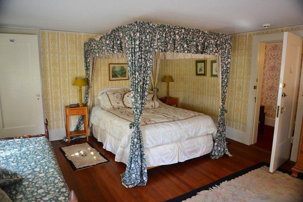 Windflower Inn เกรทบาร์ริงตัน ภายนอก รูปภาพ