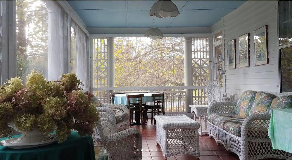 Windflower Inn เกรทบาร์ริงตัน ภายนอก รูปภาพ