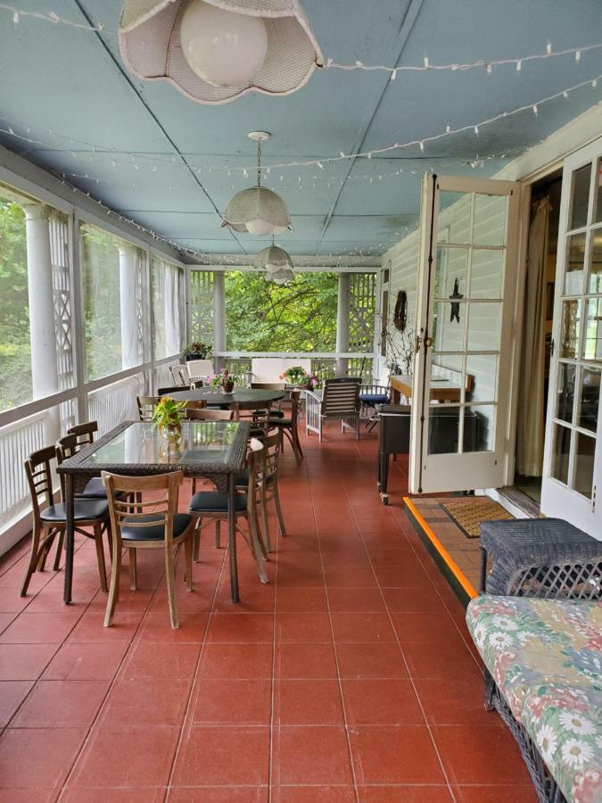 Windflower Inn เกรทบาร์ริงตัน ภายนอก รูปภาพ