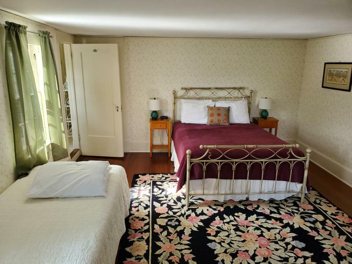 Windflower Inn เกรทบาร์ริงตัน ภายนอก รูปภาพ
