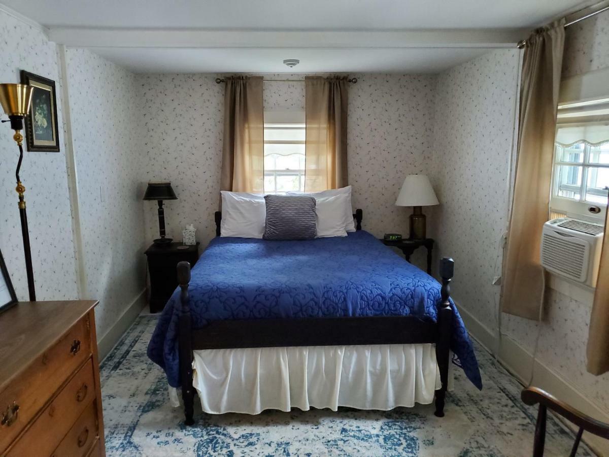 Windflower Inn เกรทบาร์ริงตัน ภายนอก รูปภาพ